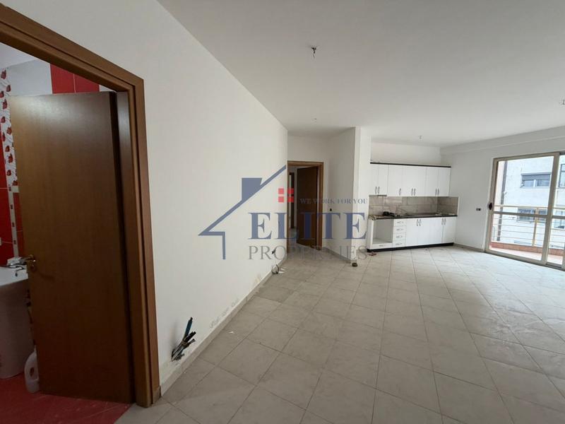 Bar or restaurant for sale in Astir, Tirana, 130 m²