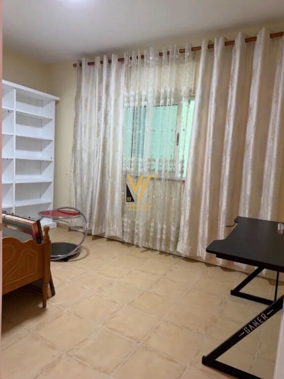 Apartament 2+1 me qera në Komuna e Parisit, Tiranë, 110 m². Foto 3 nga 3