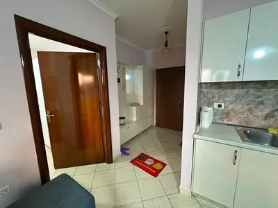 Apartament 1+1 në shitje në Rruga Muhamet Gjollesha, Tiranë, 80 m². Foto 2 nga 9