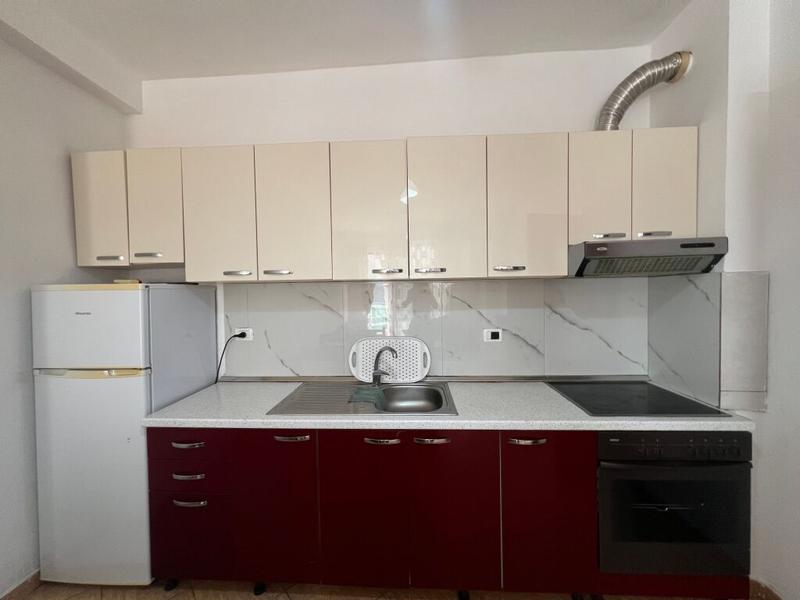 Apartament 2+1 me qera në Rruga Rrota e Kuqe, Durrës, 80 m². Foto 2 nga 9