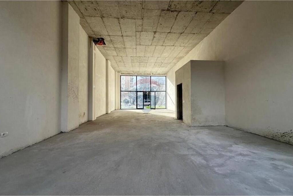 Negozio in vendita a Porcelan, Tirana, 117 m². Foto 3 di 3