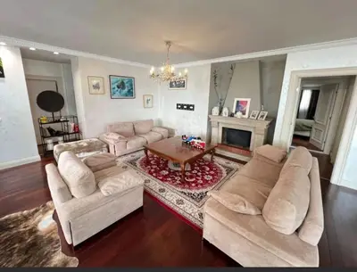 Apartament 3+1 në shitje në Sheshi Skënderbej, Tiranë, 209 m². Foto 4 nga 8