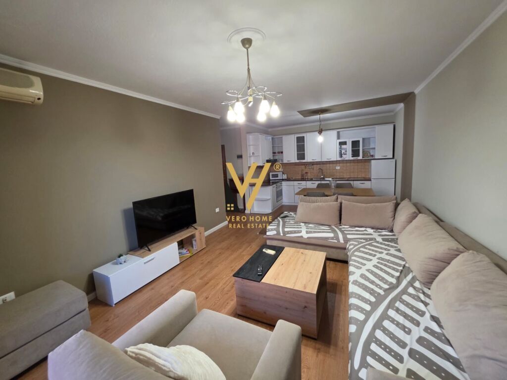 Apartament 1+1 me qera në Komuna e Parisit, Tiranë, 74 m². Foto 1 nga 3