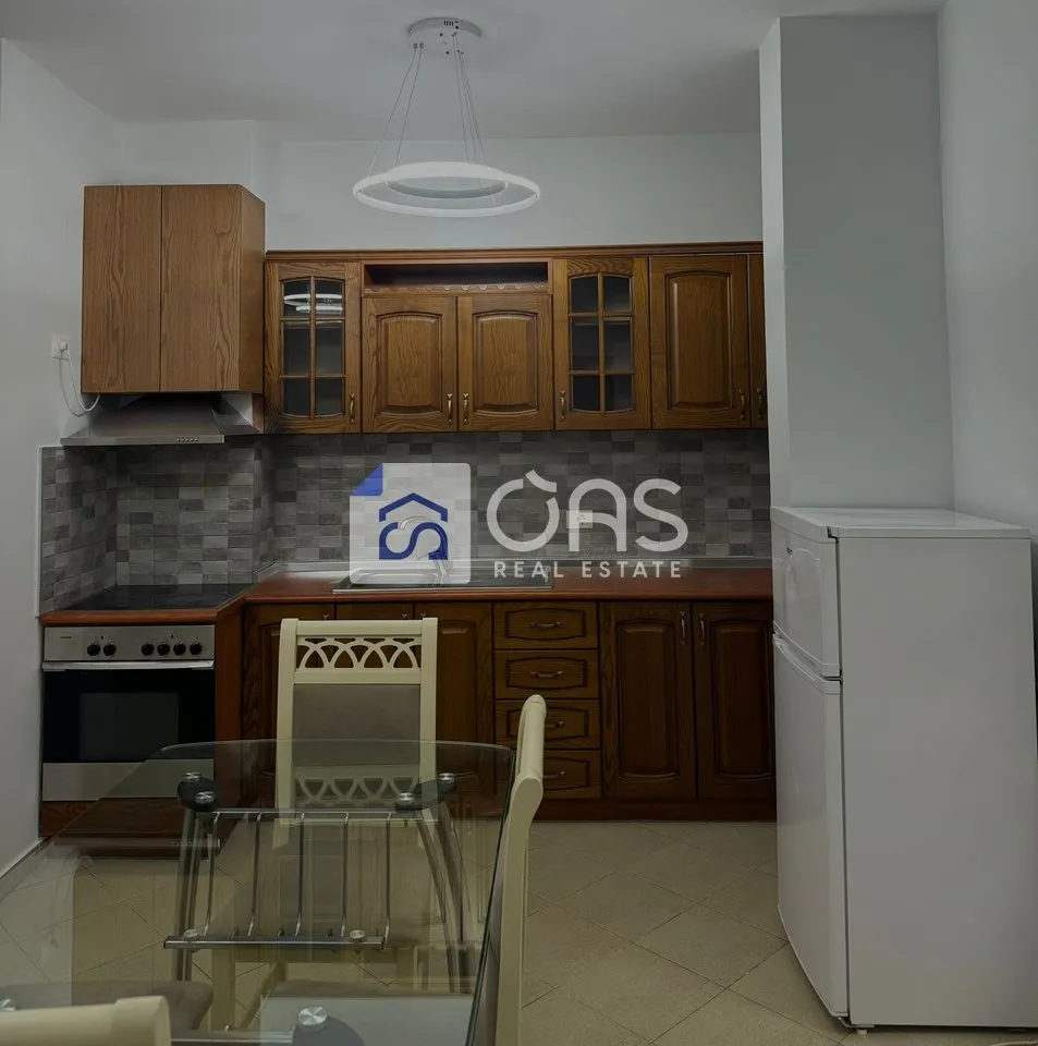 Apartament 1+1 me qera në Kodra e Diellit, Tiranë, 70 m². Foto 1 nga 12