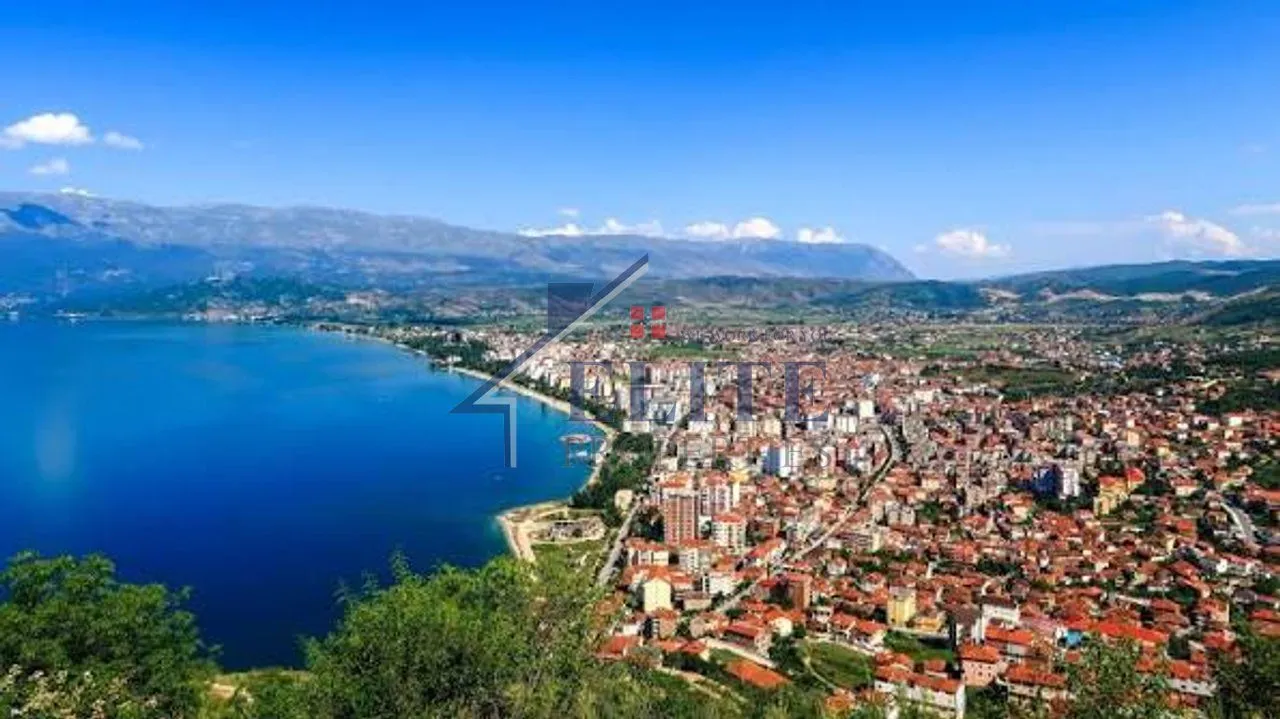 Terreno in vendita a Pogradec, 3.000 m². Foto 1 di 1