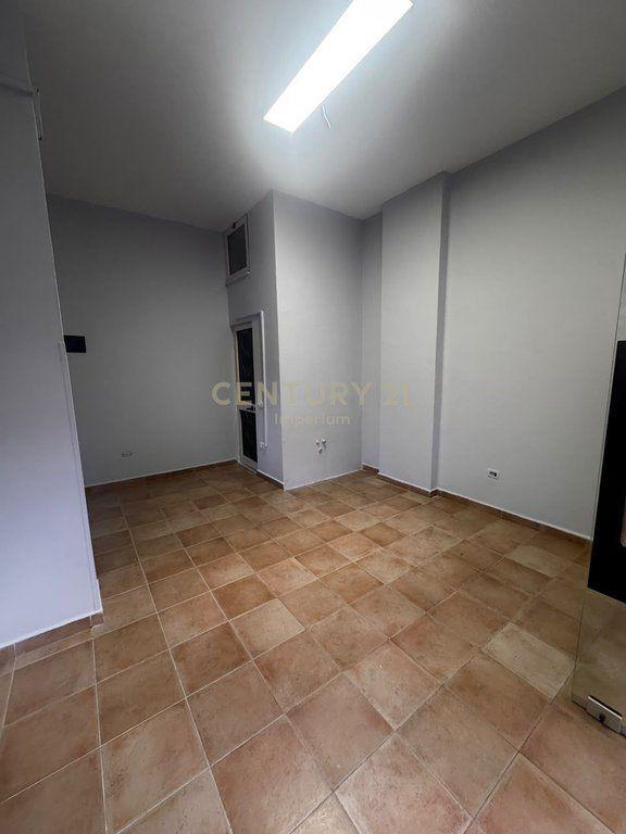 Locale commerciale in affitto a Rruga Fortuzi, Tirana, 28 m²