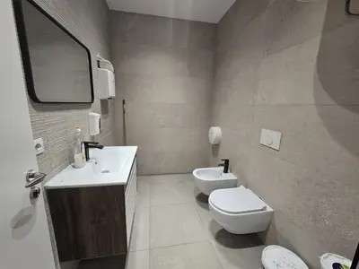 Ufficio in affitto a Rruga e Barrikadave, Tirana, 143 m². Foto 9 di 9