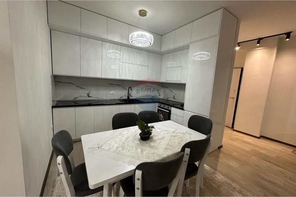 Apartment for sale in Liqeni i Thatë, Tirana, 110 m². Photo 2 of 3