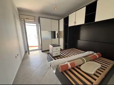 Apartament 2+1 me qera në Ali Demi, Tiranë, 120 m². Foto 2 nga 5
