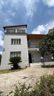 Shtëpi private 2+1 me qera në Spitali QSUT, Tiranë, 120 m². Foto 3 nga 12