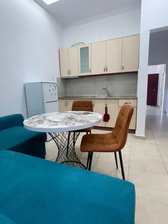 Apartament 1+1 me qera në Qyteti Studenti, Tiranë, 50 m². Foto 1 nga 6