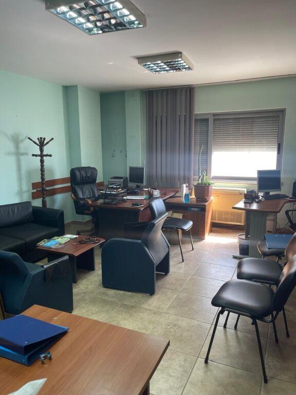 Zyrë me qera në Rruga e Saraçëve, Tiranë, 45 m²