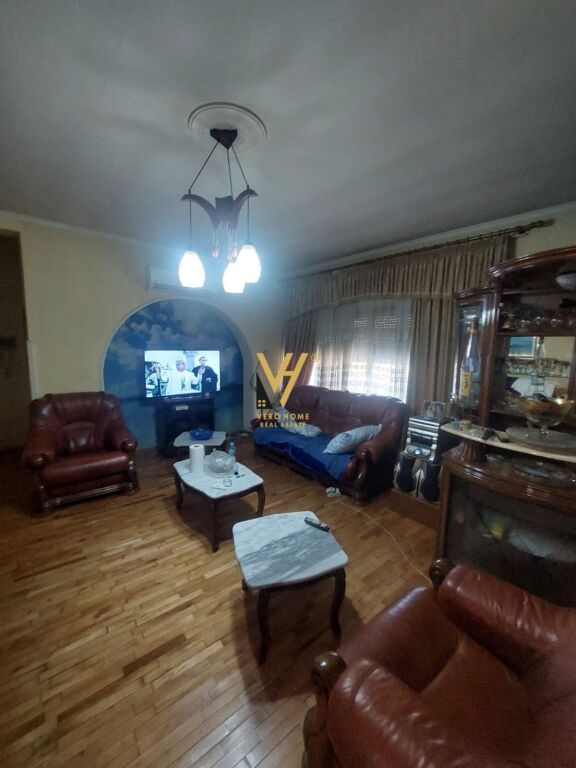 Vilë me qera në Xhamlliku, Tiranë, 300 m². Foto 1 nga 3