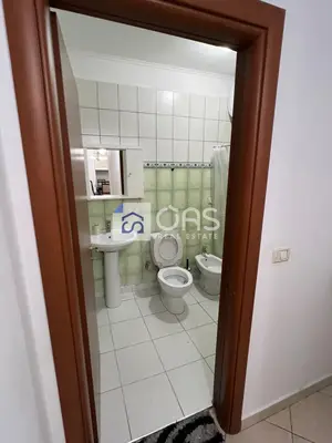 Apartament 2+1 me qera në Komuna e Parisit, Tiranë, 90 m². Foto 3 nga 4