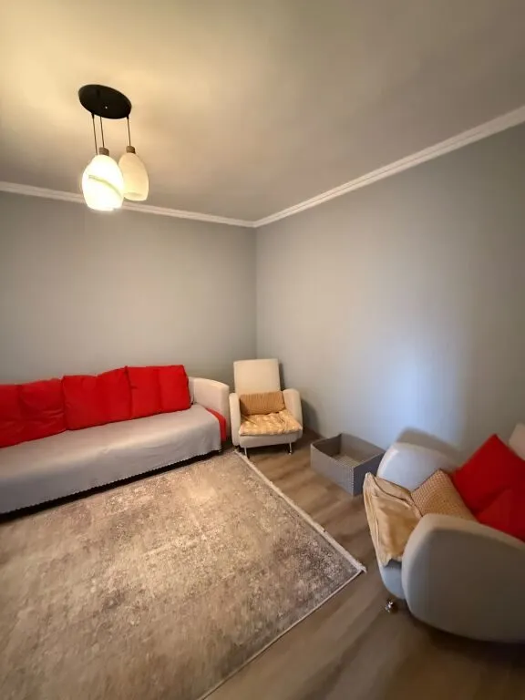 Apartament 2+1 me qera në Materniteti i Ri, Tiranë, 95 m². Foto 1 nga 6