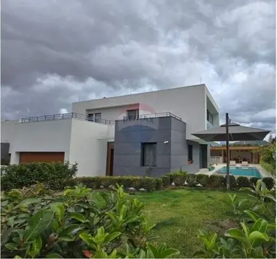 Villa in vendita a Vishnjë, Tirana, 767 m². Foto 1 di 5
