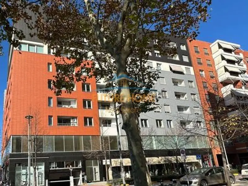 Ufficio in affitto a Hilton Garden Inn, Tirana, 156 m²