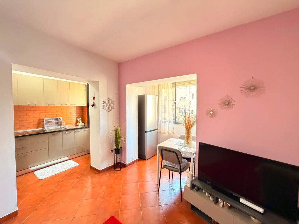 Apartment 1+1 for sale in Rruga Fortuzi, Tirana, 59 m². Photo 2 of 3