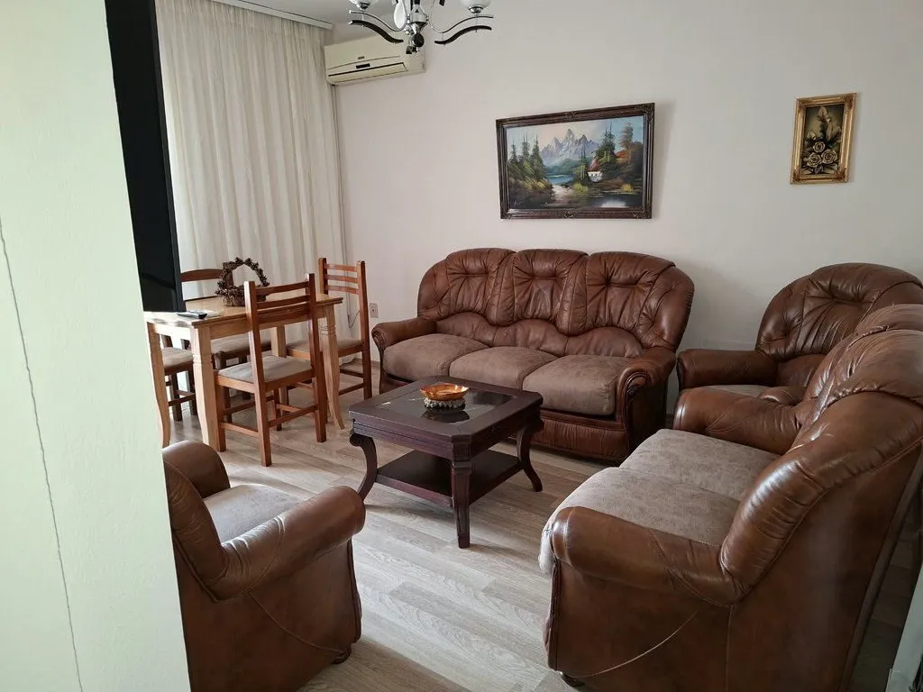 Apartament 1+1 me qera në Shkolla e Baletit, Tiranë, 53 m². Foto 1 nga 6