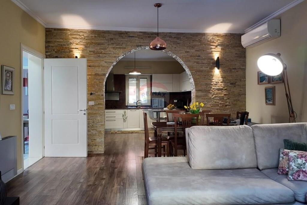 Villa for sale in Fresku, Tirana, 257 m². Photo 1 of 3