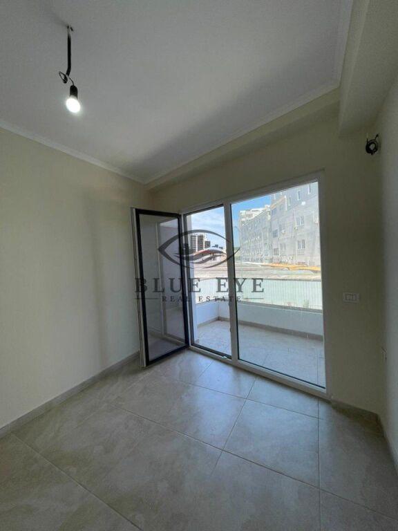 Locale commerciale in affitto a Rruga Abaz Çelkupa, Durazzo, 70 m²
