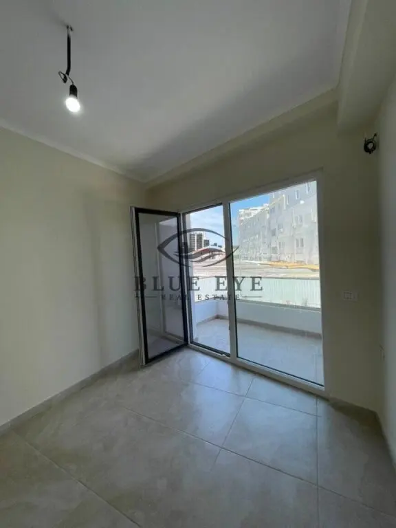 Locale commerciale in affitto a Rruga Abaz Çelkupa, Durazzo, 70 m²