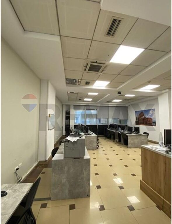 Ufficio in affitto a Rruga Bardhok Biba, Tirana, 96 m². Foto 1 di 3
