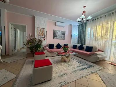 Apartament 3+1 në shitje në Rruga Sami Frashëri, Tiranë, 137 m². Foto 8 nga 12