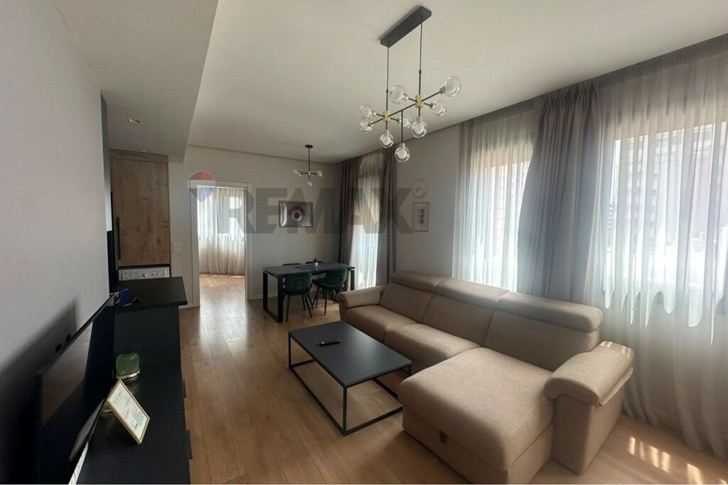 Appartamento in vendita a Sheshi Skënderbej, Tirana, 190 m². Foto 1 di 3