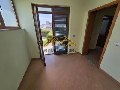 Villa for sale in Shkallnur, Durrës, 580 m². Photo 9 of 11