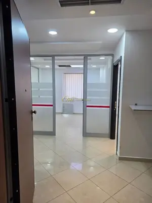Ufficio in affitto a Bulevardi Deshmoret e Kombit, Tirana, 93 m². Foto 4 di 5