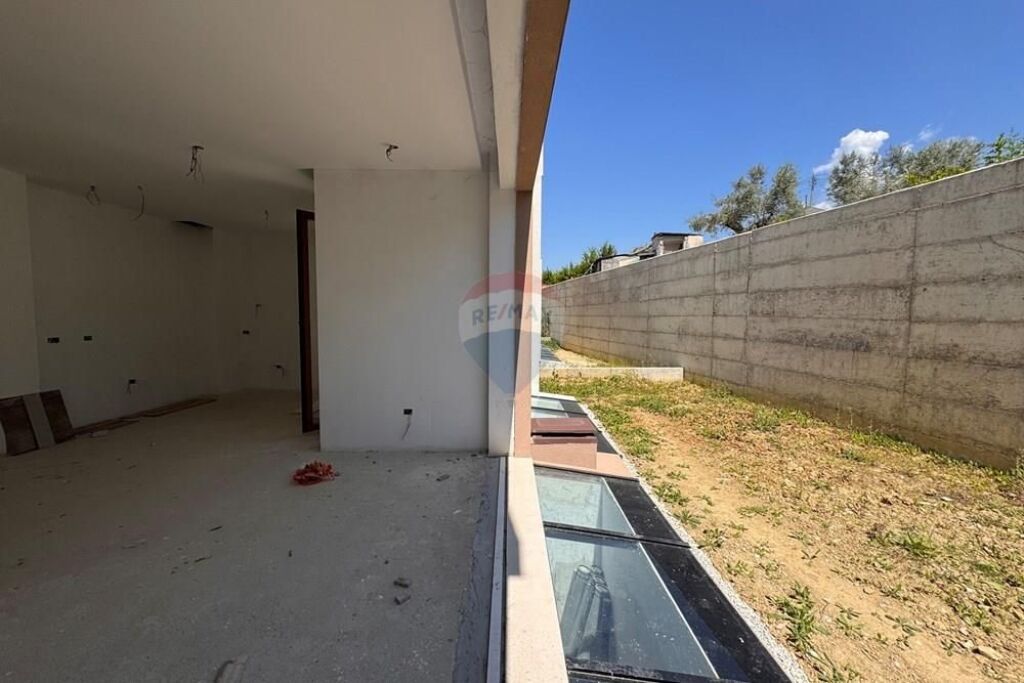 Villa for sale in Rezidenca Lulebore, Tirana, 334 m². Photo 1 of 3