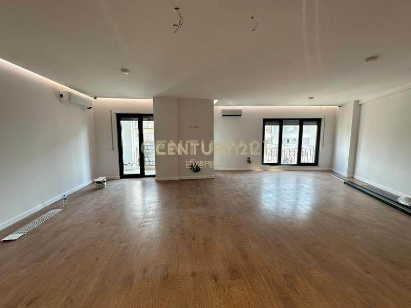 Ufficio in affitto a Bulevardi Zogu I, Tirana, 143 m²