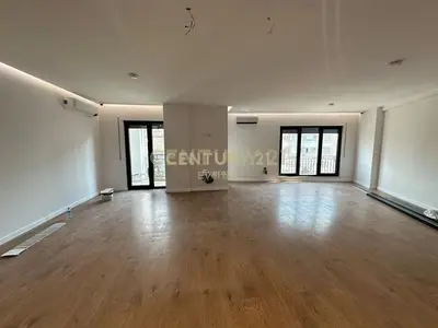 Zyrë me qera në Bulevardi Zogu I, Tiranë, 143 m². Foto 1 nga 8