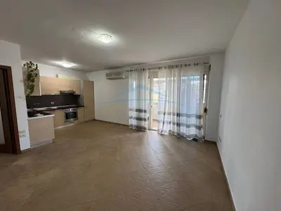 Ambient biznesi me qera në Sheshi Avni Rustemi, Tiranë, 124 m². Foto 5 nga 8