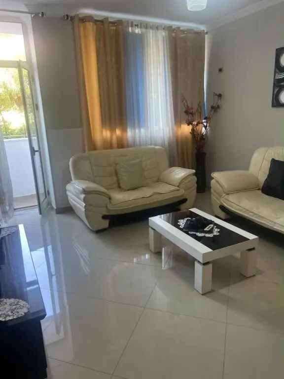 Appartamento 2+1 in affitto a Gjykata e Rrethit Gjyqësor, Durazzo, 80 m²