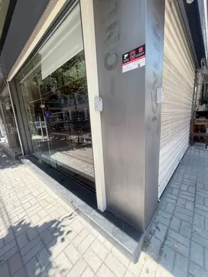 Dyqan në shitje në Rruga Qemal Stafa, Tiranë, 24 m². Foto 2 nga 2