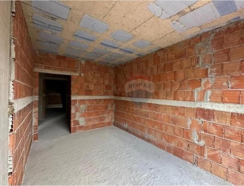 Apartment for sale in Ish Fusha e Aviacionit, Tirana, 78 m². Photo 3 of 3