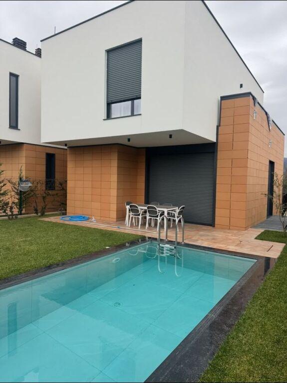 Villa in affitto a Mullet Tirane, Tirana, 220 m²