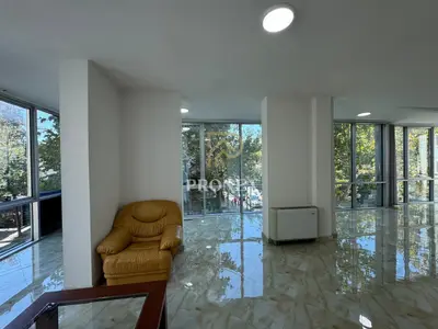 Ambient biznesi me qera në Rruga Hysen Kertusha, Durrës, 146 m². Foto 11 nga 12