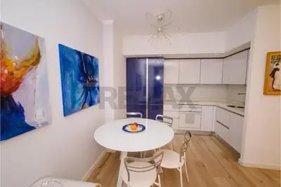 Apartament 2+1 me qera në Ministria e Jashtme, Tiranë, 106 m². Foto 3 nga 9