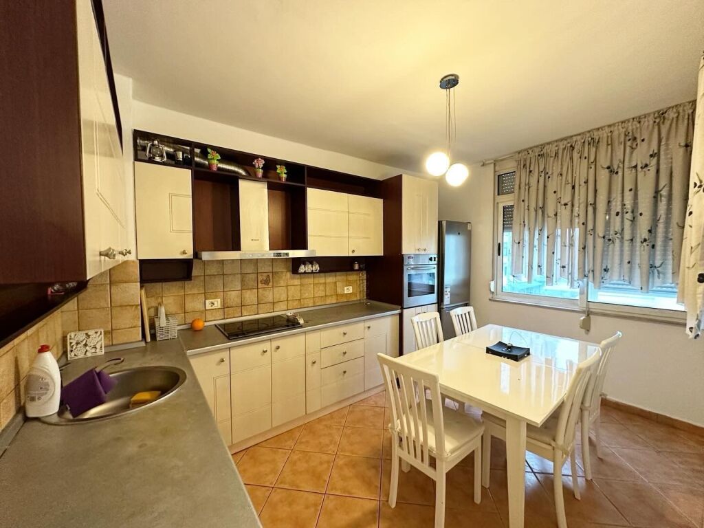 Appartamento 2+1 in affitto ad Ish Ekspozita, Tirana, 110 m². Foto 2 di 3