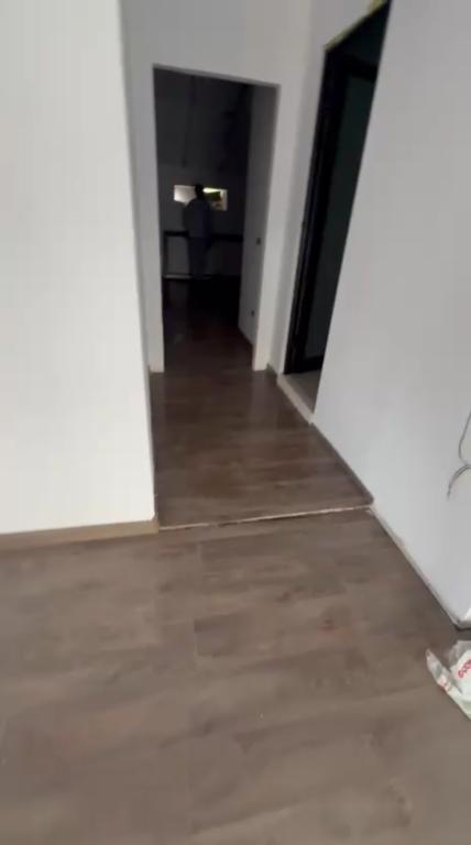 Apartament 1+1 në shitje në Shallvaret, Tiranë, 65 m². Foto 2 nga 5