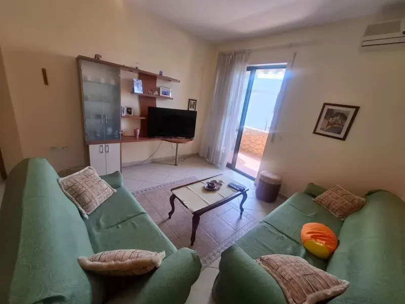 Appartamento 1+1 in vendita a Shkëmbi i Kavajës, Durazzo, 64 m²