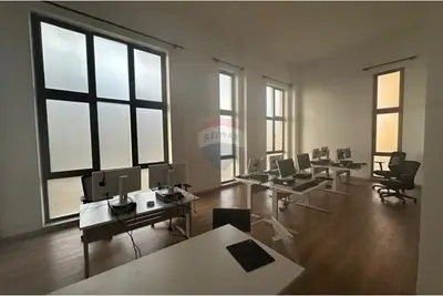Ufficio in affitto a Profarma, Tirana, 220 m². Foto 2 di 3