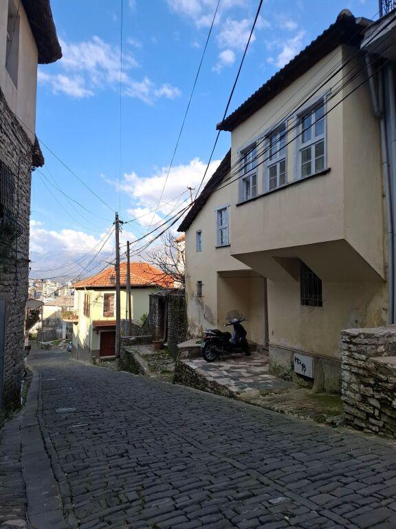 Shtëpi private në shitje në Rruga Varosh, Gjirokastër, 96 m². Foto 2 nga 3