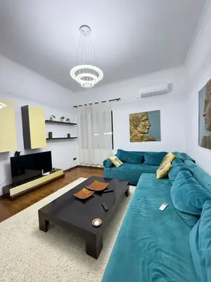 Apartament 2+1 me qera në Rruga e Barrikadave, Tiranë, 120 m². Foto 1 nga 9