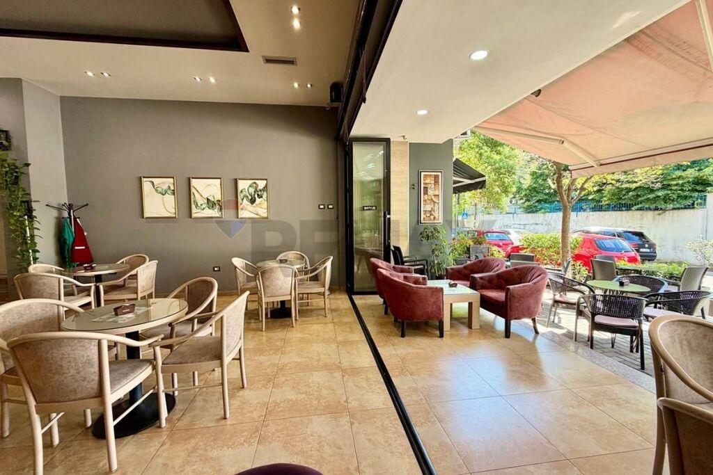 Locale in vendita a Rruga e Dibrës, Tirana, 102 m². Foto 1 di 3