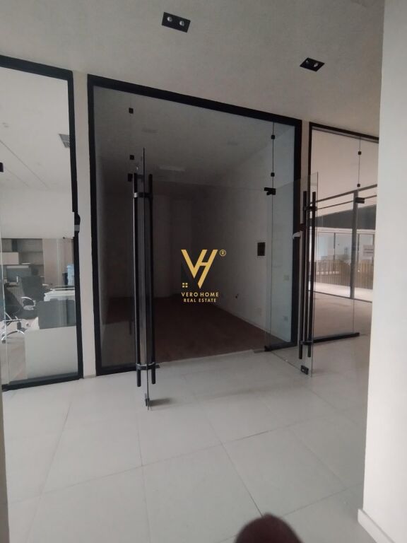 Commercial space for sale in Rruga Mine Peza, Tirana, 27 m². Photo 1 of 2