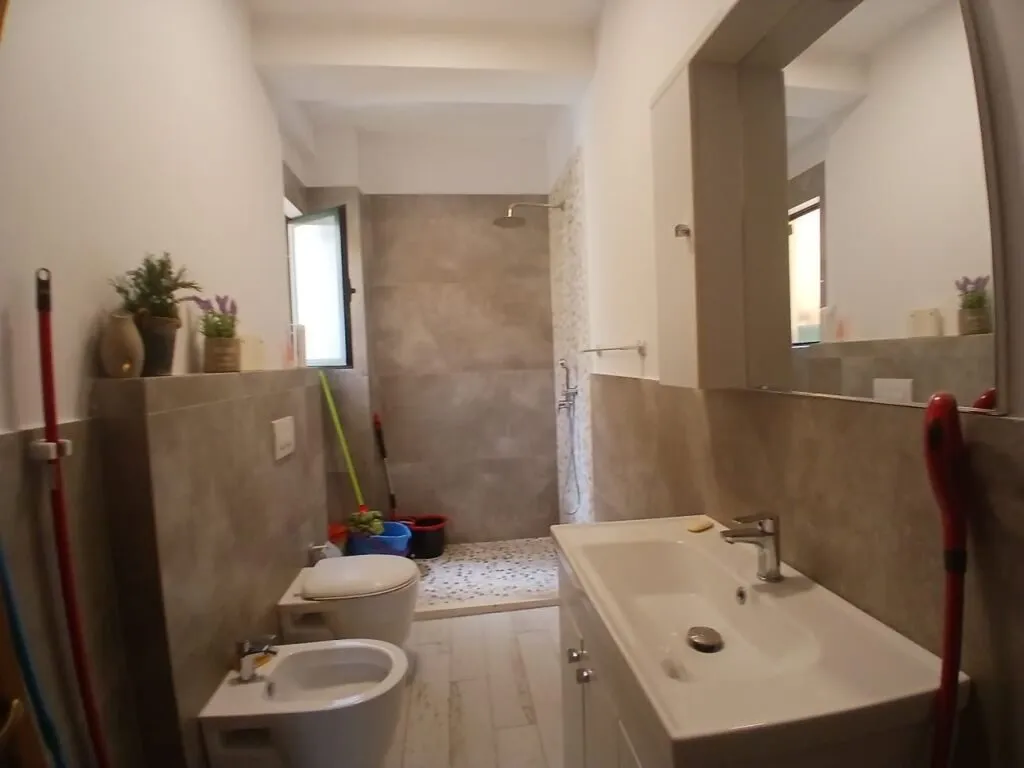 Apartament 2+1 me qera në Kodra e Diellit 1, Tiranë, 93 m². Foto 1 nga 8